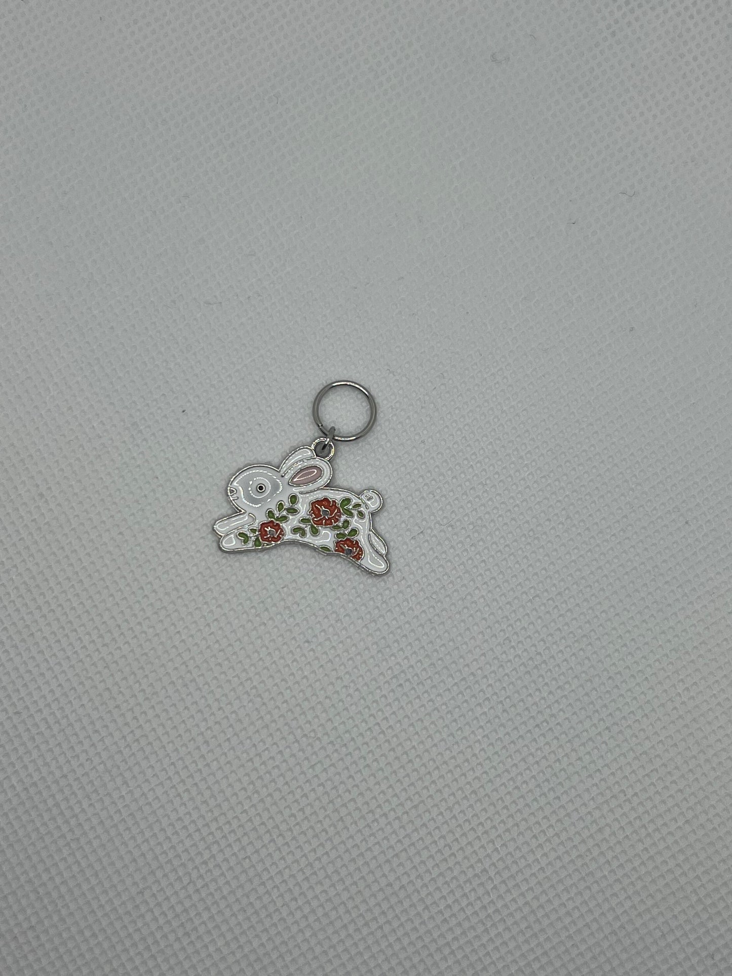 Hare med blomster