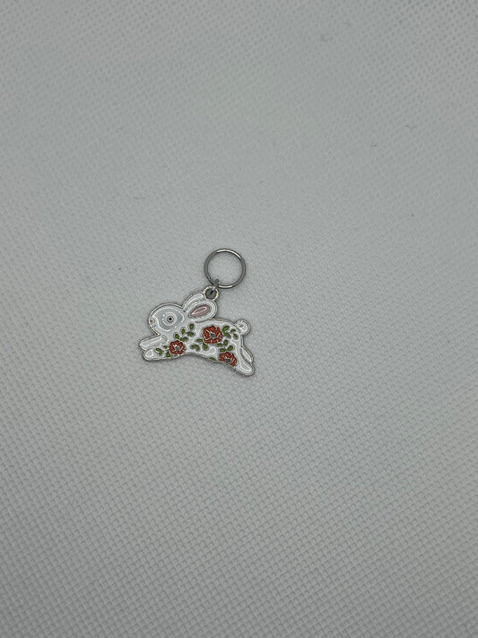Hare med blomster